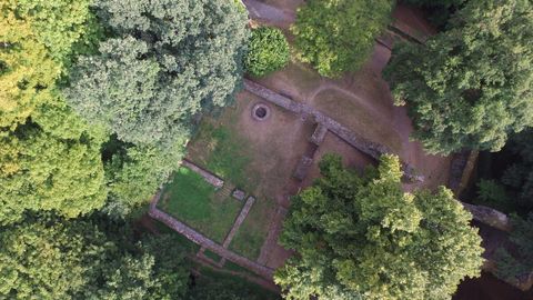 Ruine aus der Vogelperspektive