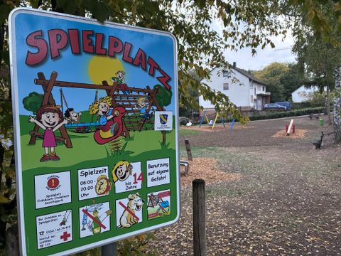 Spielplatzordnung Spielpaltz Saroltastraße