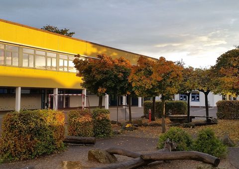 Schulgebäude (Außenansicht)