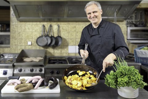 Der Chefkoch bei der Arbeit